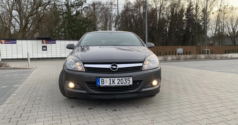 Opel Astra cena 8800 przebieg: 194000, rok produkcji 2009 z Piaseczno małe 46